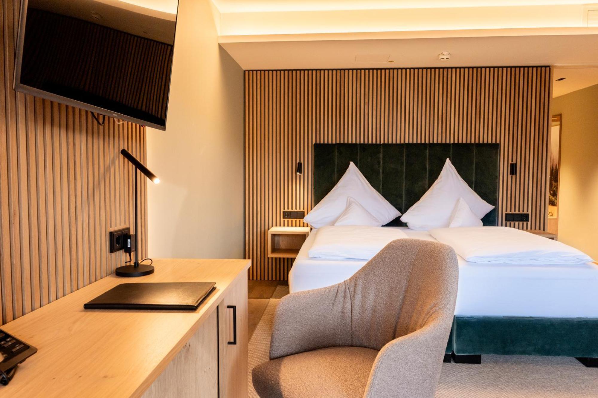 Bayerischer Hof Hotel 4*